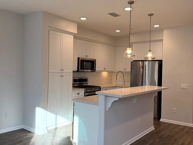 7601 N Justice Way — Photo 2
