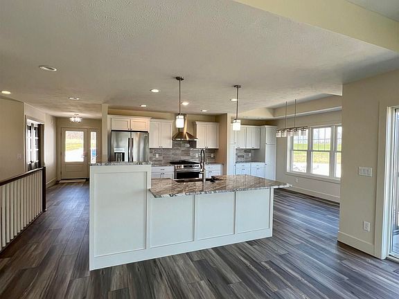 3rd image of 2788 W Crown Dr