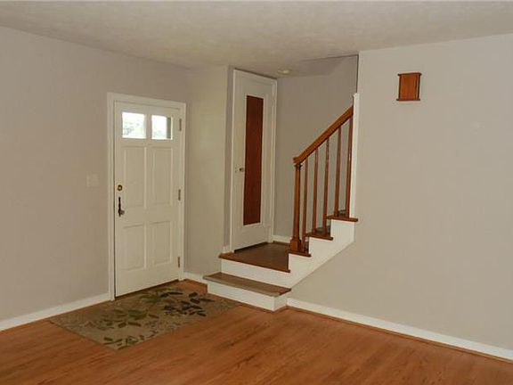 Entry / Living Room