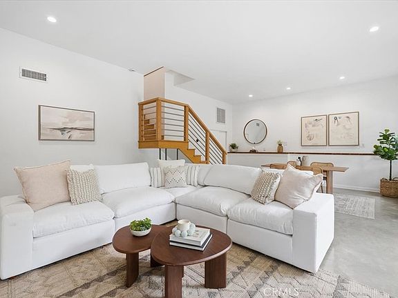 4th image of 2448 Riverside Pl