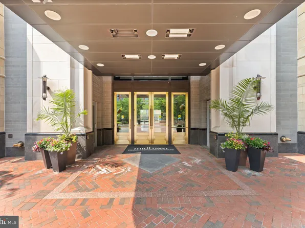 11990 Market St Unit 701, Reston, VA 20190