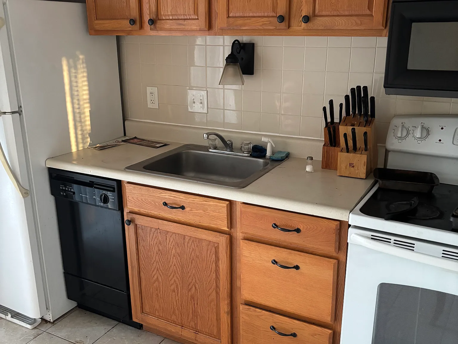 48 Cathcart Dr — Photo 2