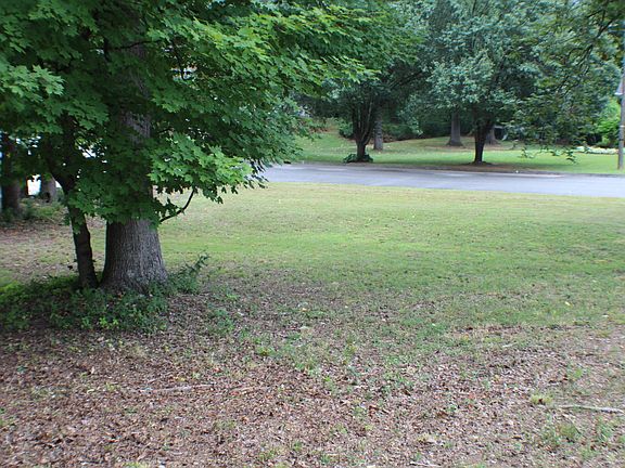 3rd image of 1086 Le Amron Dr