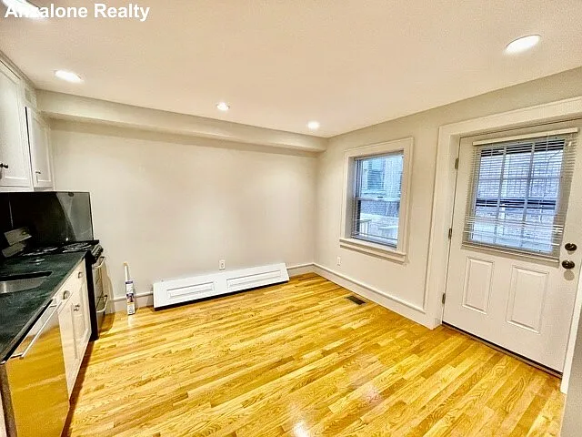 1 bed, 350 sqft, $2,600 — Photo 4