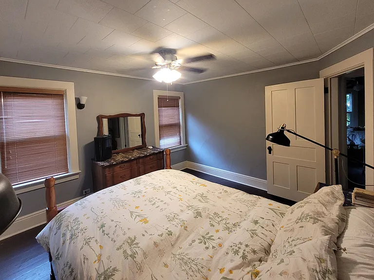 Master Bedroom
(Bed not included)