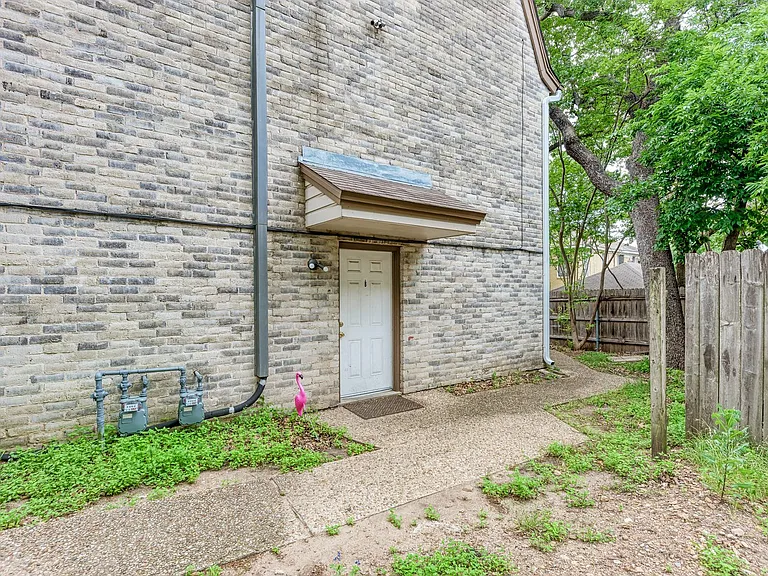 3102 Cedar St — Photo 11