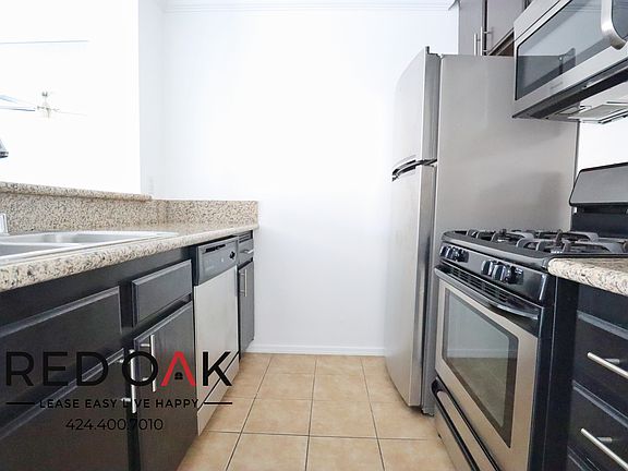 3rd image of 1522 N Formosa Ave #302