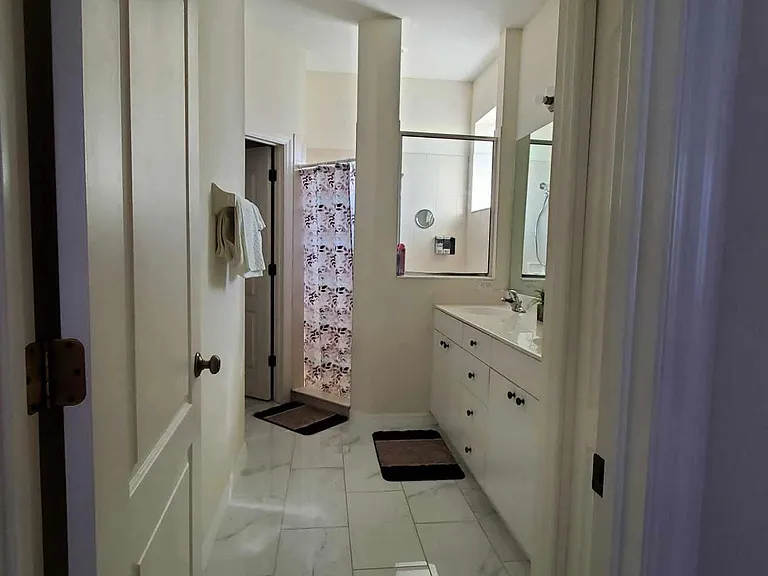 2323 Pan American Blvd — Photo 19