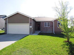 1004 Birchwood Dr, Hickman, NE 68372