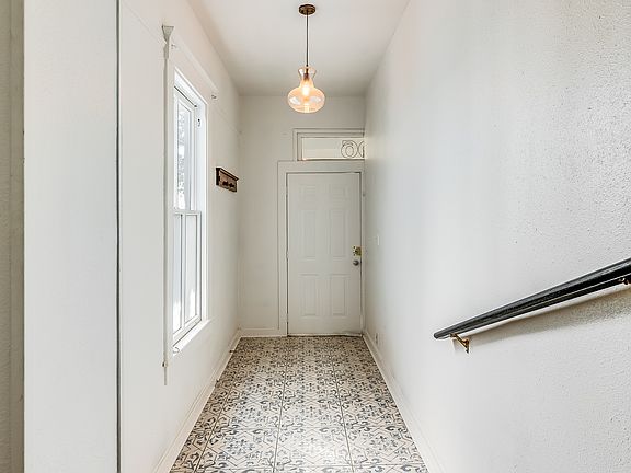 4th image of 306 W 41st St #A