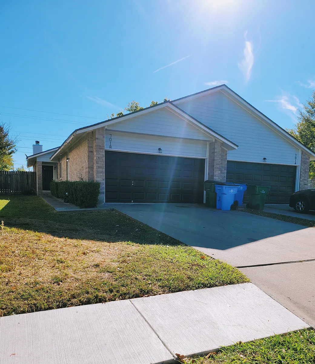 Building Photo - 701 Valley View Dr