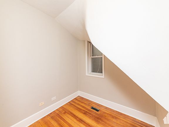 4th image of 2334 N Southport Ave #1