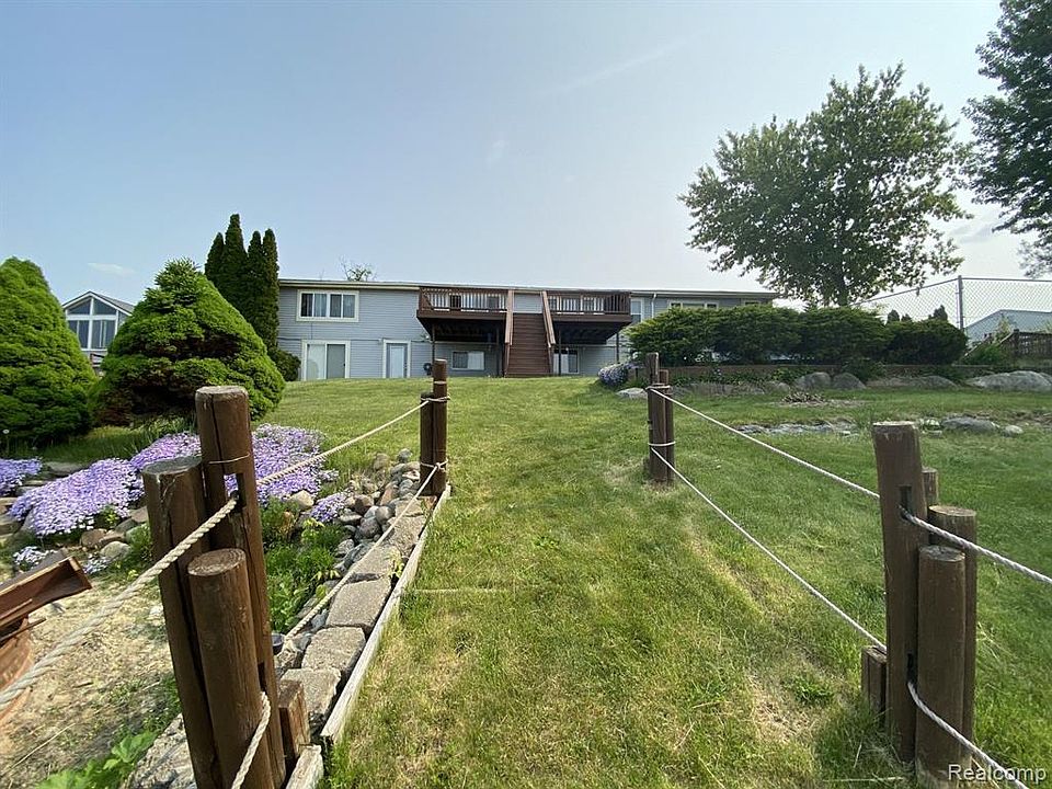6469 Lake Rd, Fenton, MI 48430 MLS 20230040520 Zillow