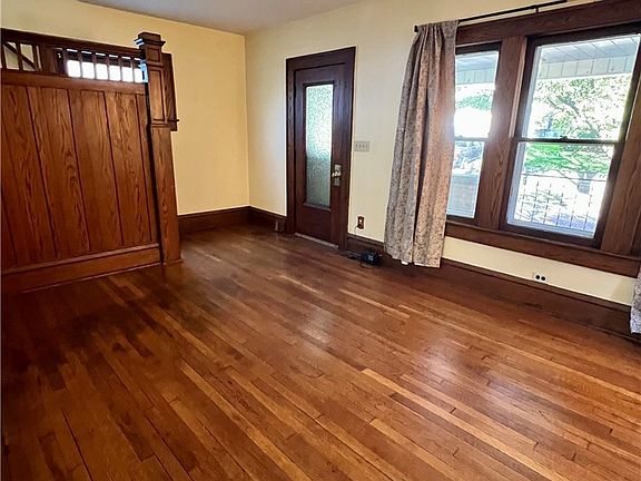 2nd image of 1116 Murray Ave