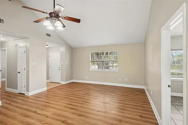 3 bed, 2.0 bath, 1152 sqft, $1,650 — Photo 3