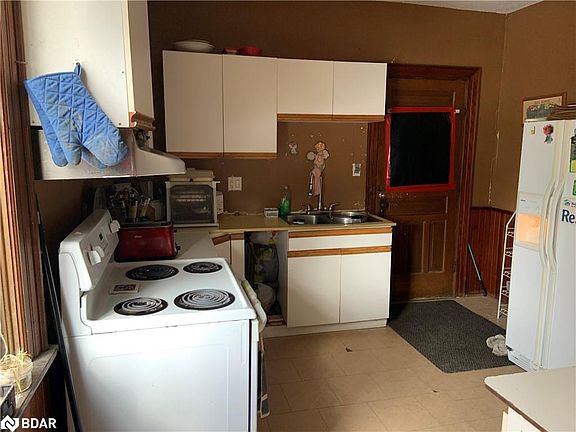 4th image of 40 Sophia St W