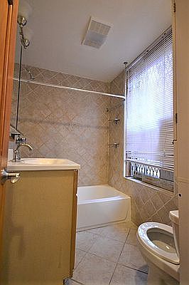 5th image of 536 E 6th St APT 3