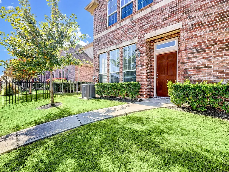 2727 Misty Heath Ln — Photo 2