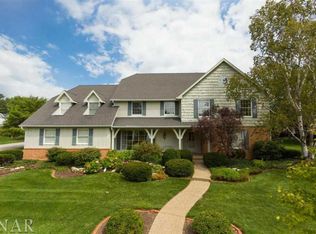 16 Somerset Ct, Bloomington, IL 61701