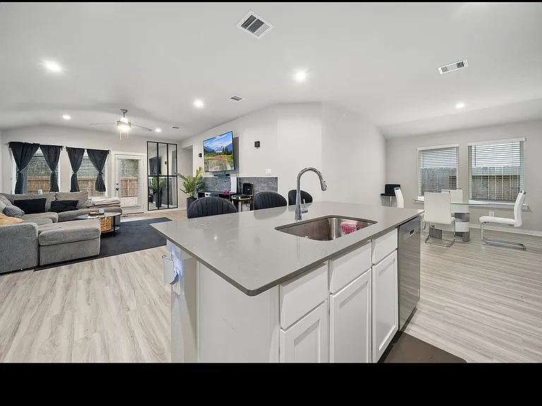 12817 Tokenhouse Ln — Photo 10
