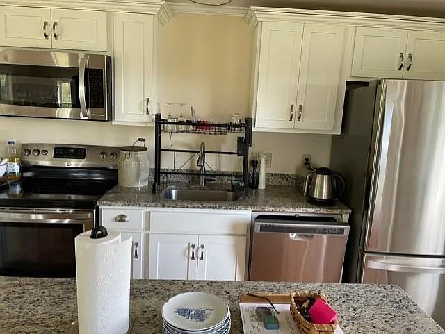3 bed, 2.0 bath, 1565 sqft, $2,150 — Photo 4