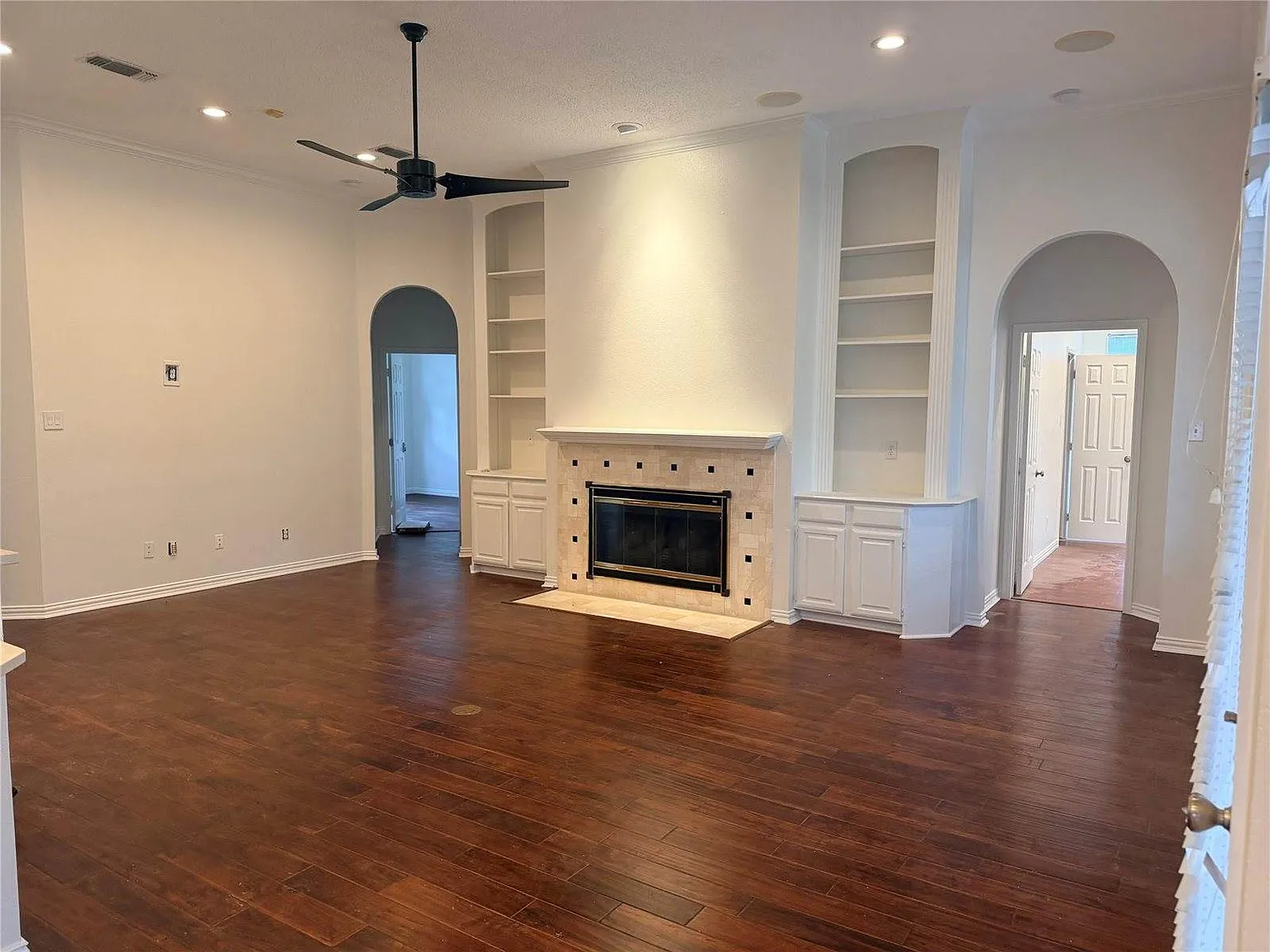 4 bed, 2157 sqft, $3,200 — Photo 3