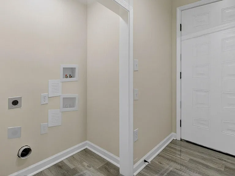 2116 Commander Rd — Photo 18