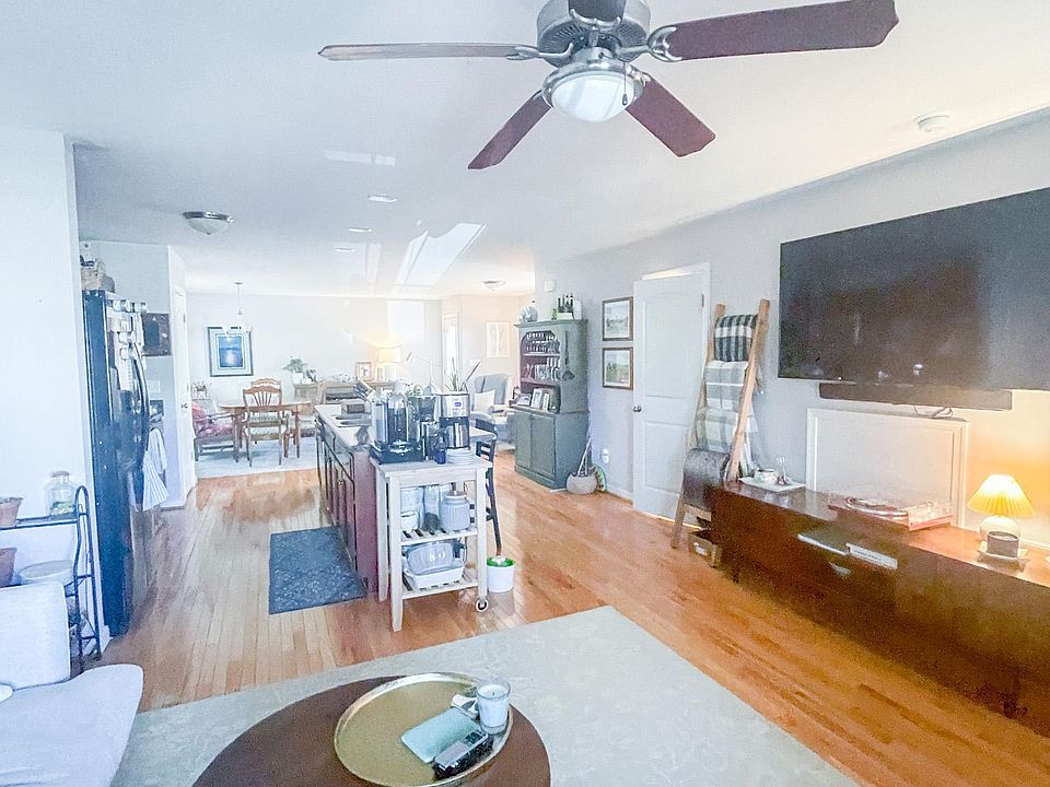 1st image of 2122 W Cary St Unit B