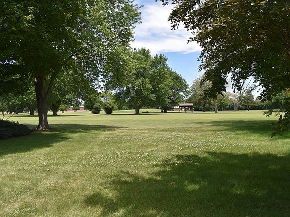 5th image of 406 S Westview Dr