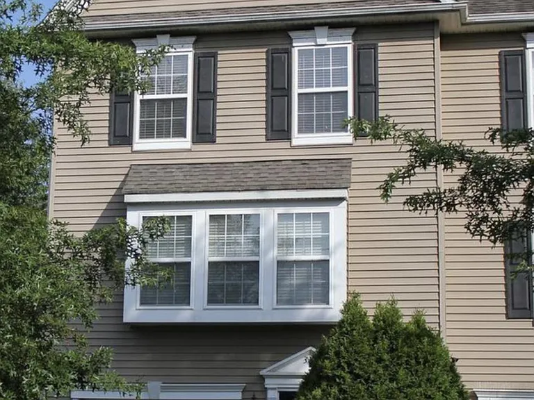 325 Girard Ave — Photo 1