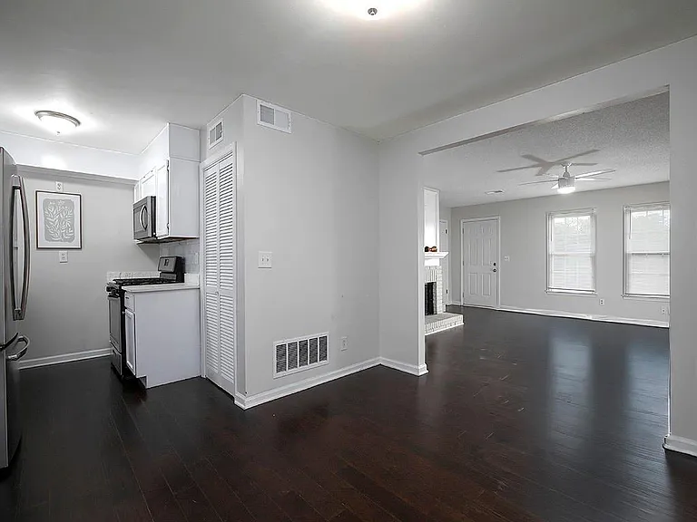 1018 Old Holcomb Bridge Rd — Photo 11