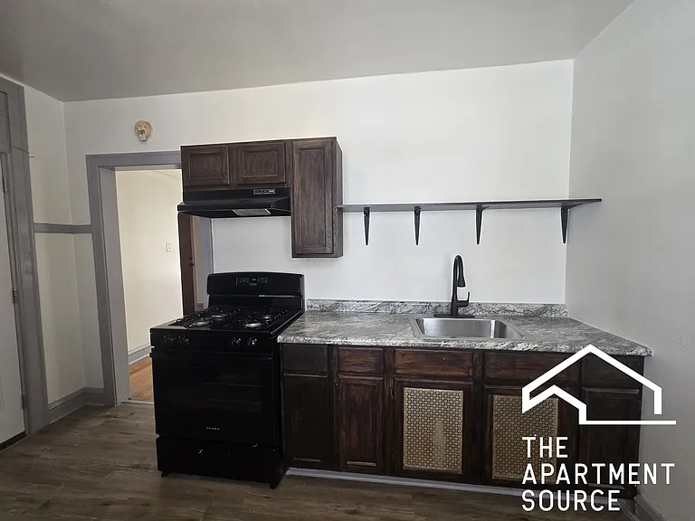 838 N Massasoit Ave #3B — Photo 5