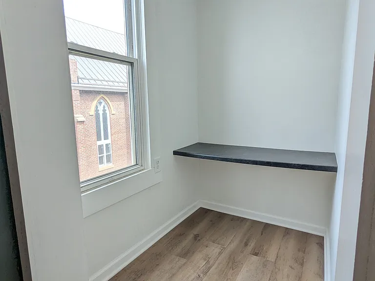 128 N Broad St — Photo 16
