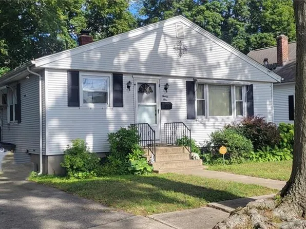 21 Webb St, Providence, RI 02908