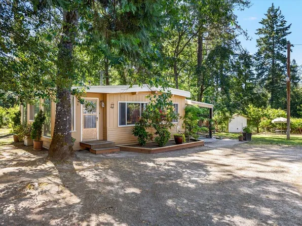 548 Moonbeam Ln, Grants Pass, OR 97527