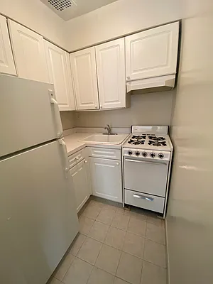 Rented by One New York Realty Inc | media 19