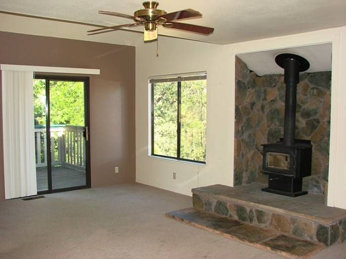Dining area & fireplace