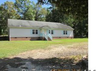200 Gardner St, Spring Lake, NC 28390