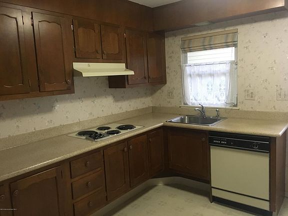5th image of 388A Picardy Ct #100A