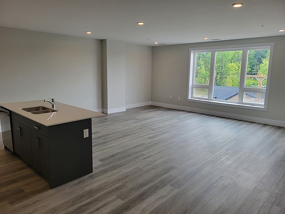 4th image of 29 Heckman Ave #409