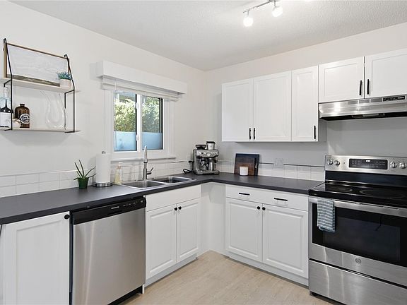 5th image of 3271 Cowichan Lake Rd #18