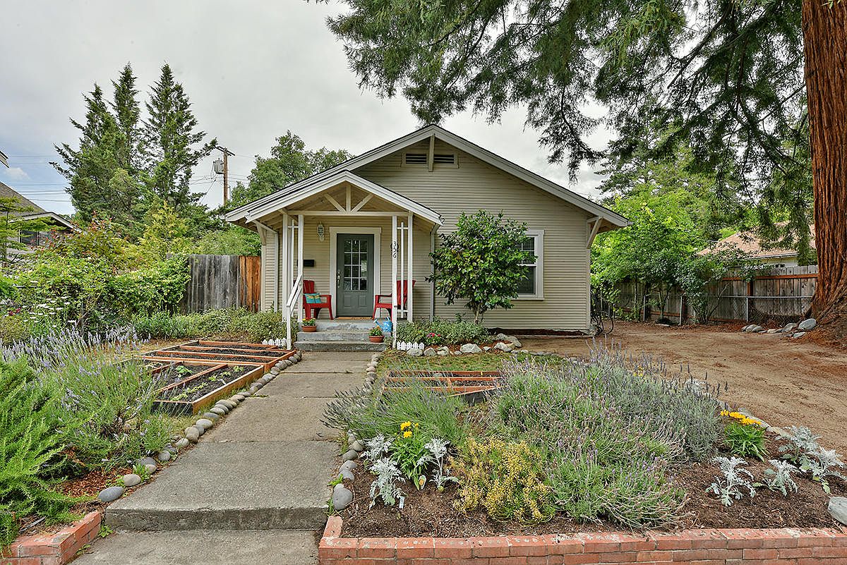 356 SW L St, Grants Pass, OR 97526 | Zillow