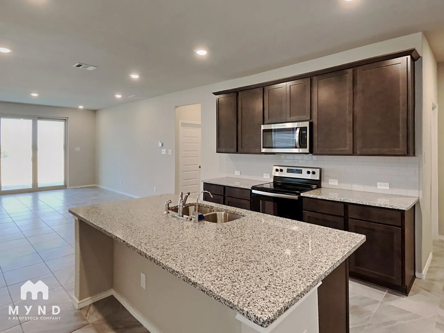 4 bed, 2.5 bath, 2224 sqft, $1,745 — Photo 3
