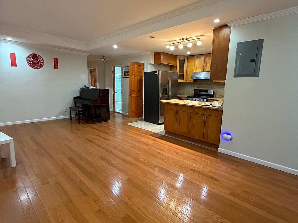 1st image of 8876 20th Ave #2