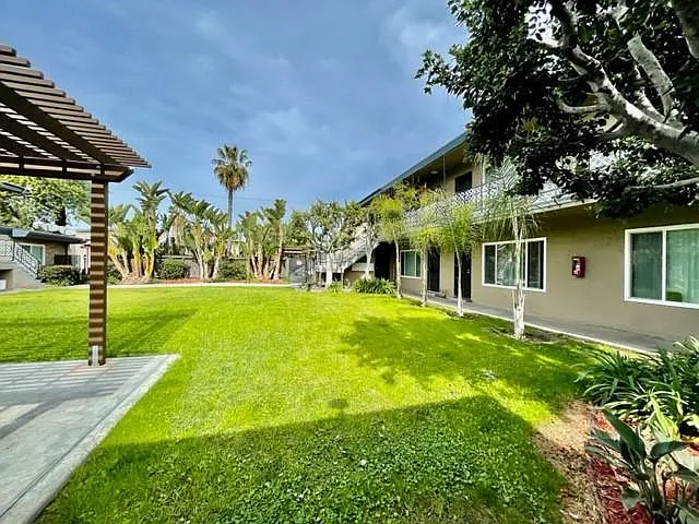 1826 W Sallie Ln #L4 — Photo 17