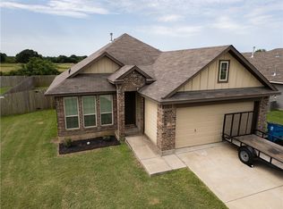 833 Mockingbird St, Navasota, TX 77868
