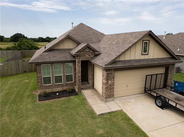 833 Mockingbird St, Navasota, TX 77868