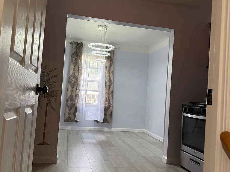 1011 Parkleigh Dr — Photo 6