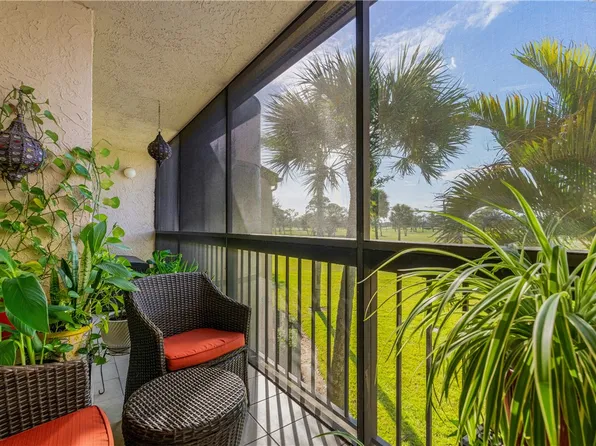 9450 Meadowood Dr APT 202, Fort Pierce, FL 34951