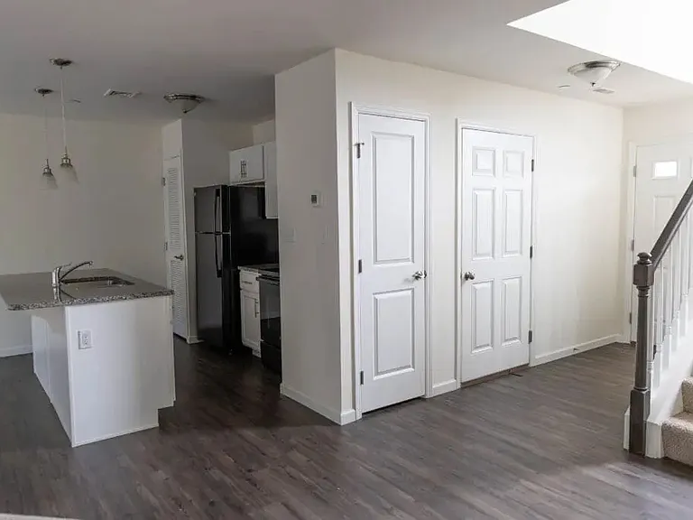 26 Howard Dr — Photo 2